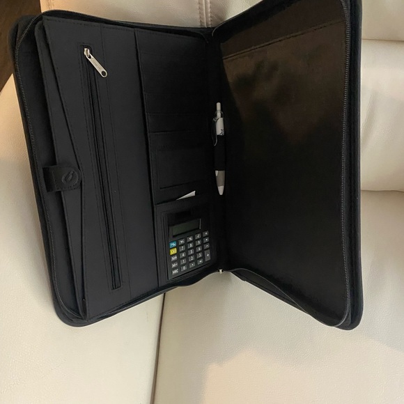 BANK OF AMERICA ZIPPERED PORTFOLIO Size 14in x 19x 1 in - Picture 2 of 4